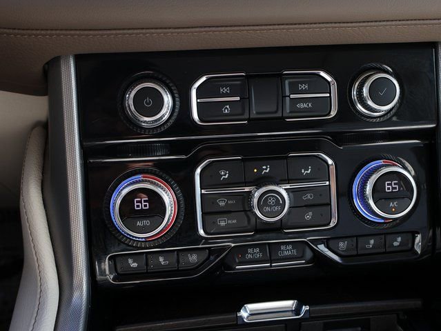 Used 2024 GMC Yukon Denali w/ Advanced Technology Package image 28
