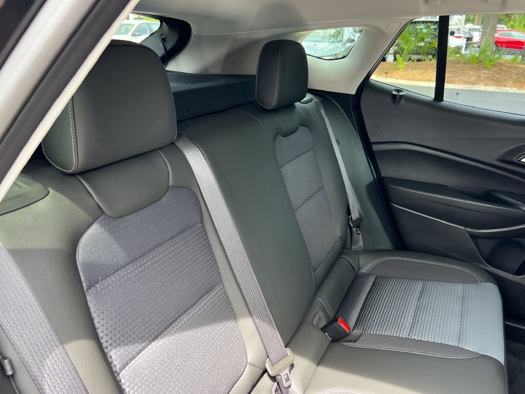Used 2024 Chevrolet Trax LT w/ Driver Confidence Package FWD image 18