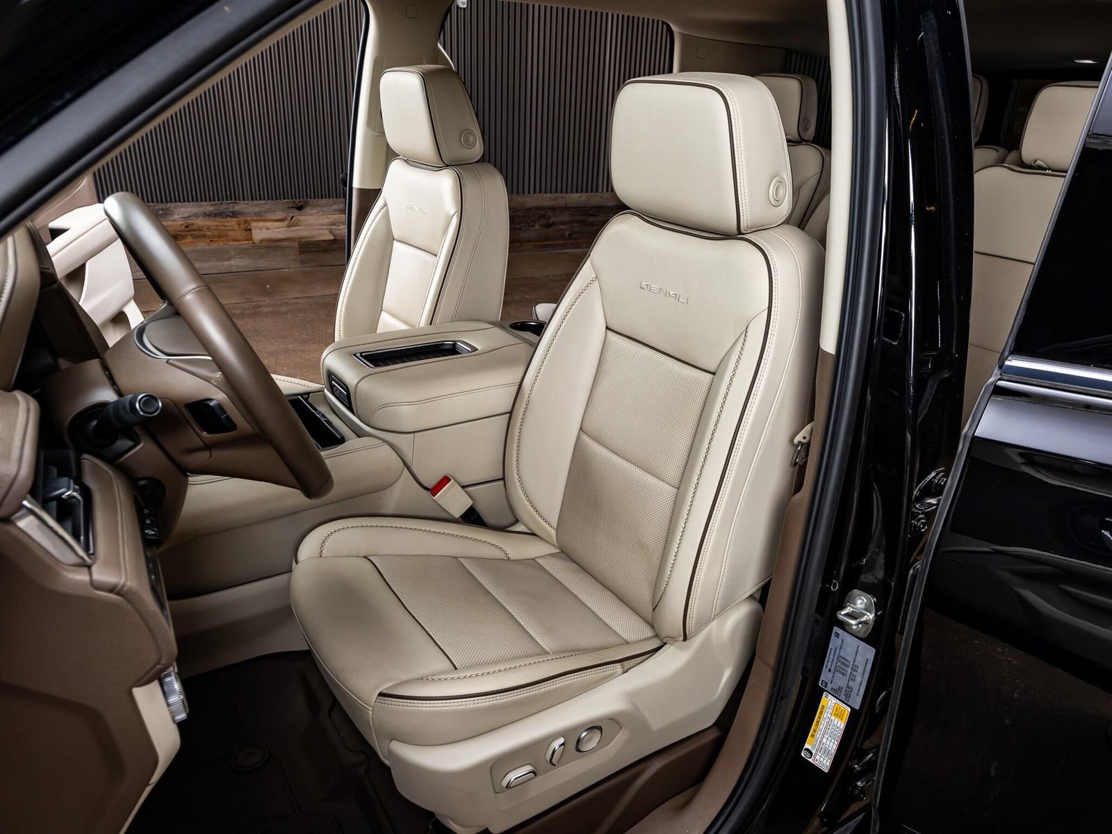 Used 2023 GMC Yukon Denali AWD/4WD image 26