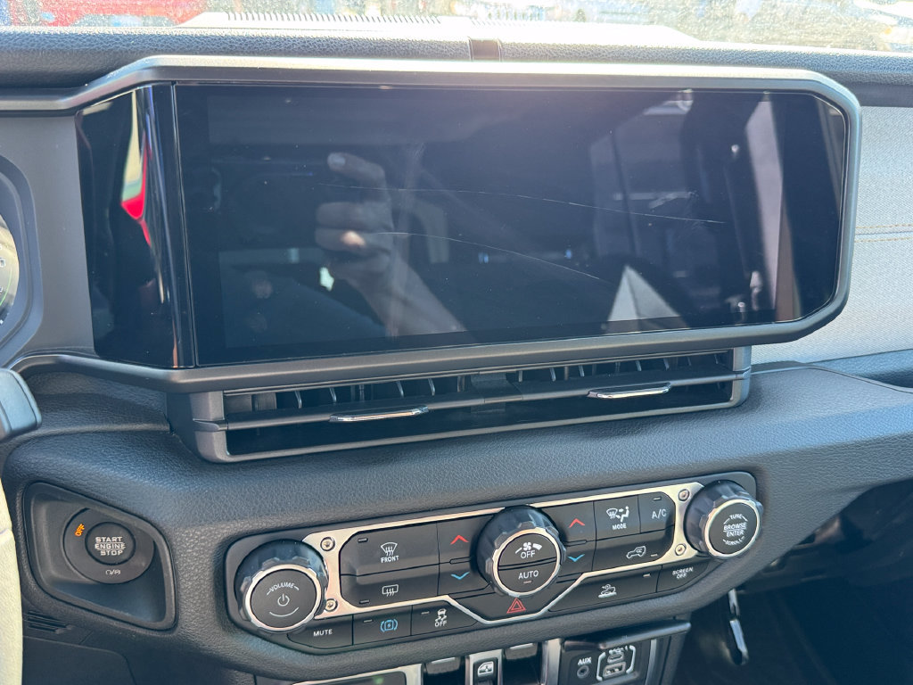 Used 2024 Jeep Wrangler Unlimited AWD/4WD image 12