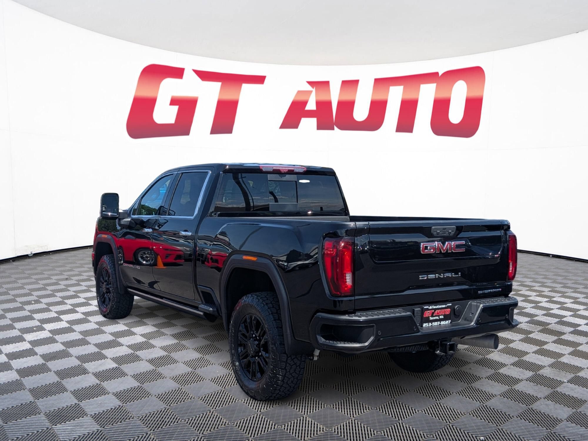 Used 2022 GMC Sierra 3500 Denali w/ Denali Black Diamond Edition AWD/4WD image 4