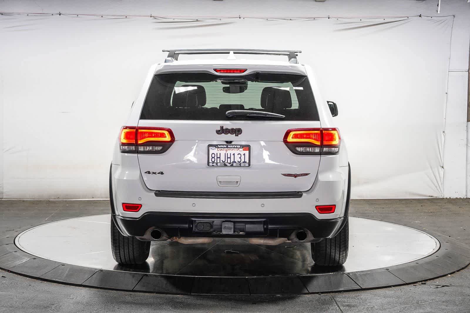 Used 2018 Jeep Grand Cherokee Trailhawk w/ Trailhawk Luxury Group AWD/4WD image 3