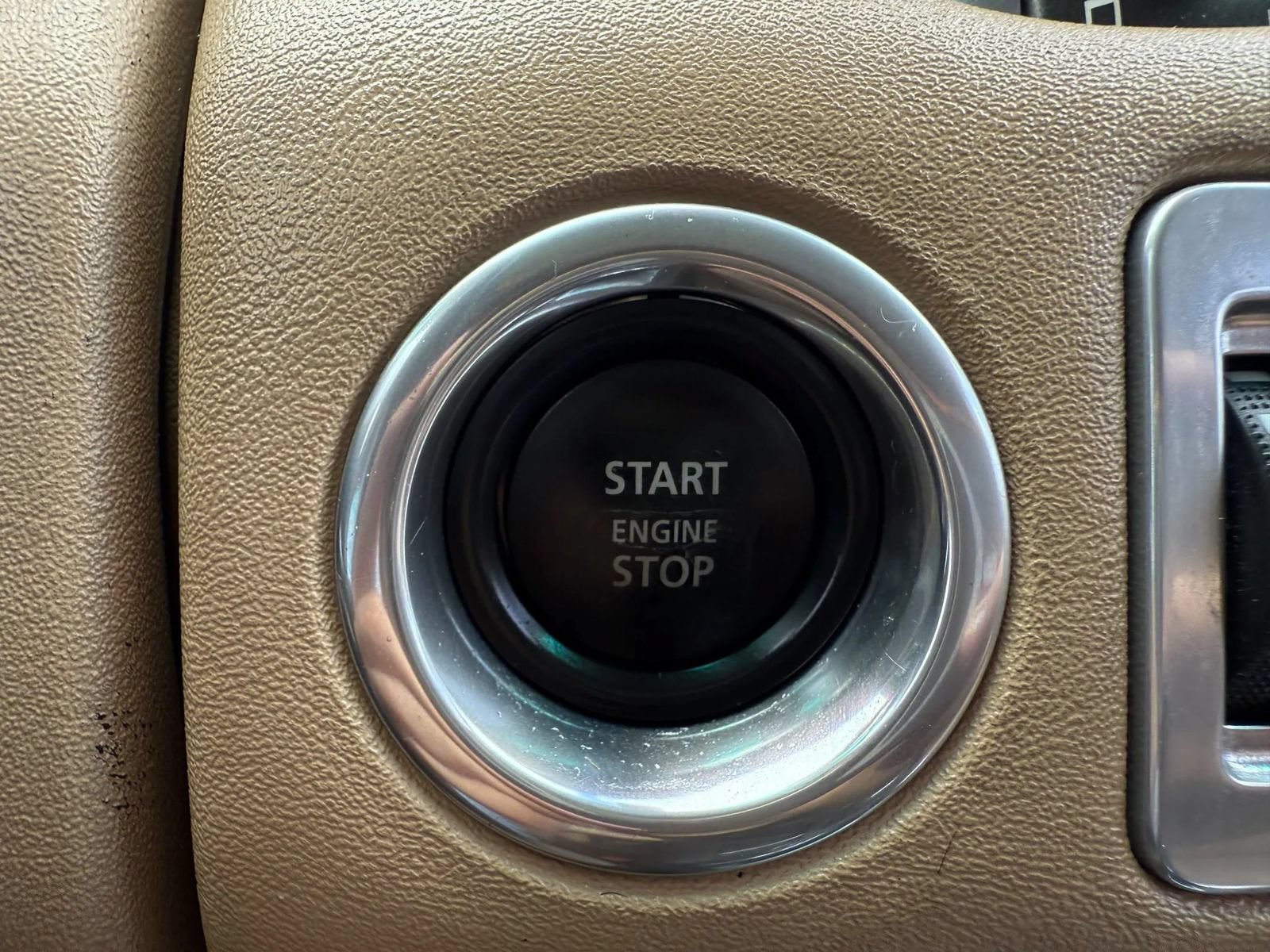 Used 2011 Land Rover Range Rover HSE AWD/4WD image 25