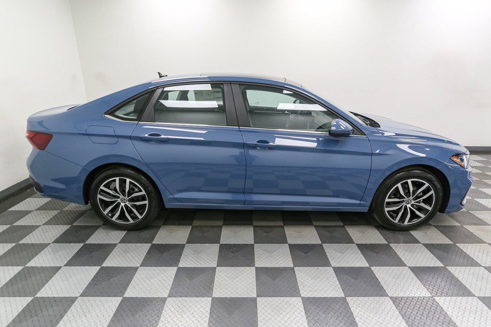 New 2027 Volkswagen Jetta SE FWD image 7