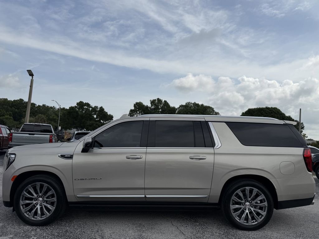 Used 2021 GMC Yukon XL Denali w/ Denali Premium Package RWD image 8