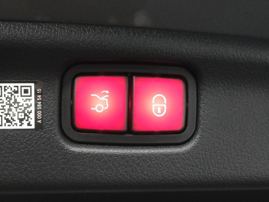 Certified 2026 Mercedes-Benz C 300 4MATIC Sedan image 28