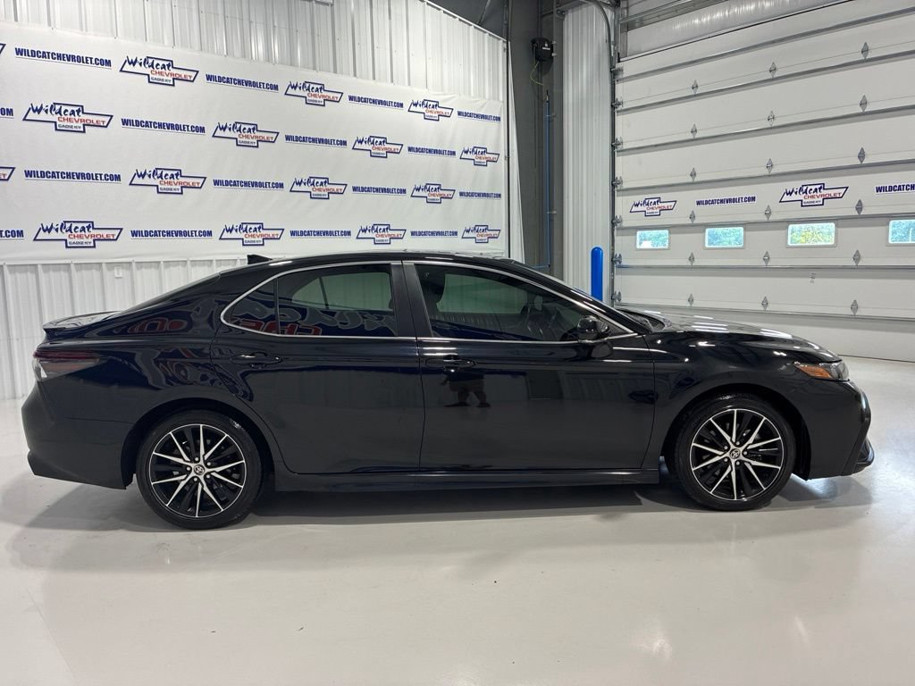Used 2024 Toyota Camry SE w/ Cold Weather Package FWD image 7