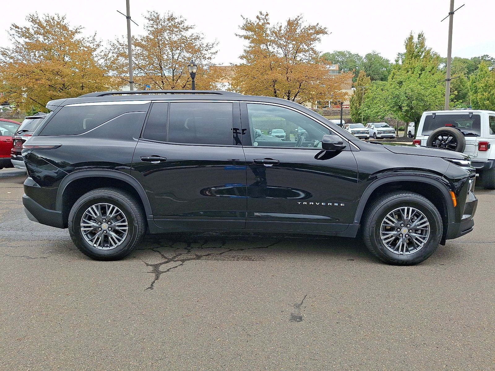 Used 2026 Chevrolet Traverse LT w/ Driver Confidence Package FWD image 7