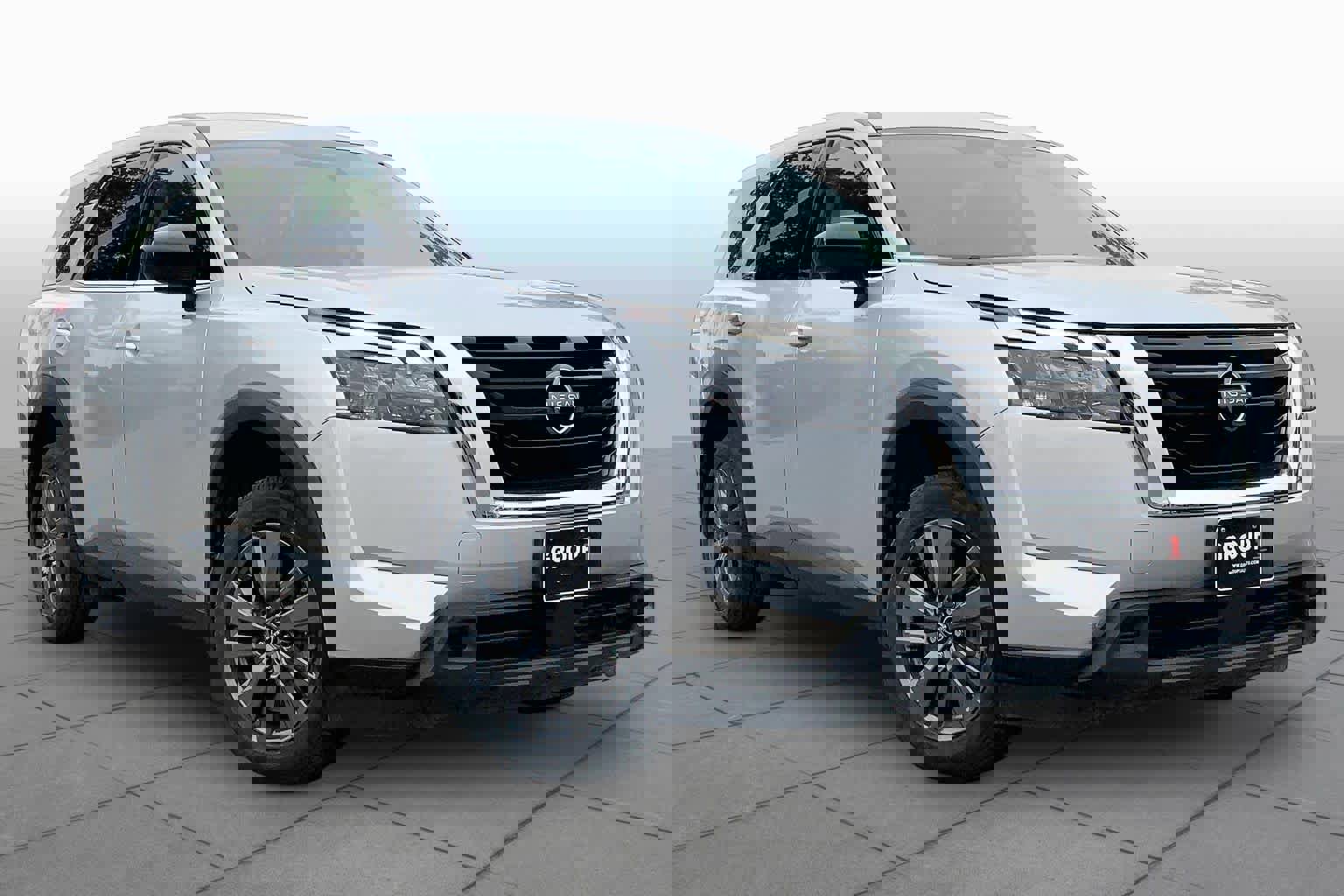 Used 2023 Nissan Pathfinder S FWD image 3