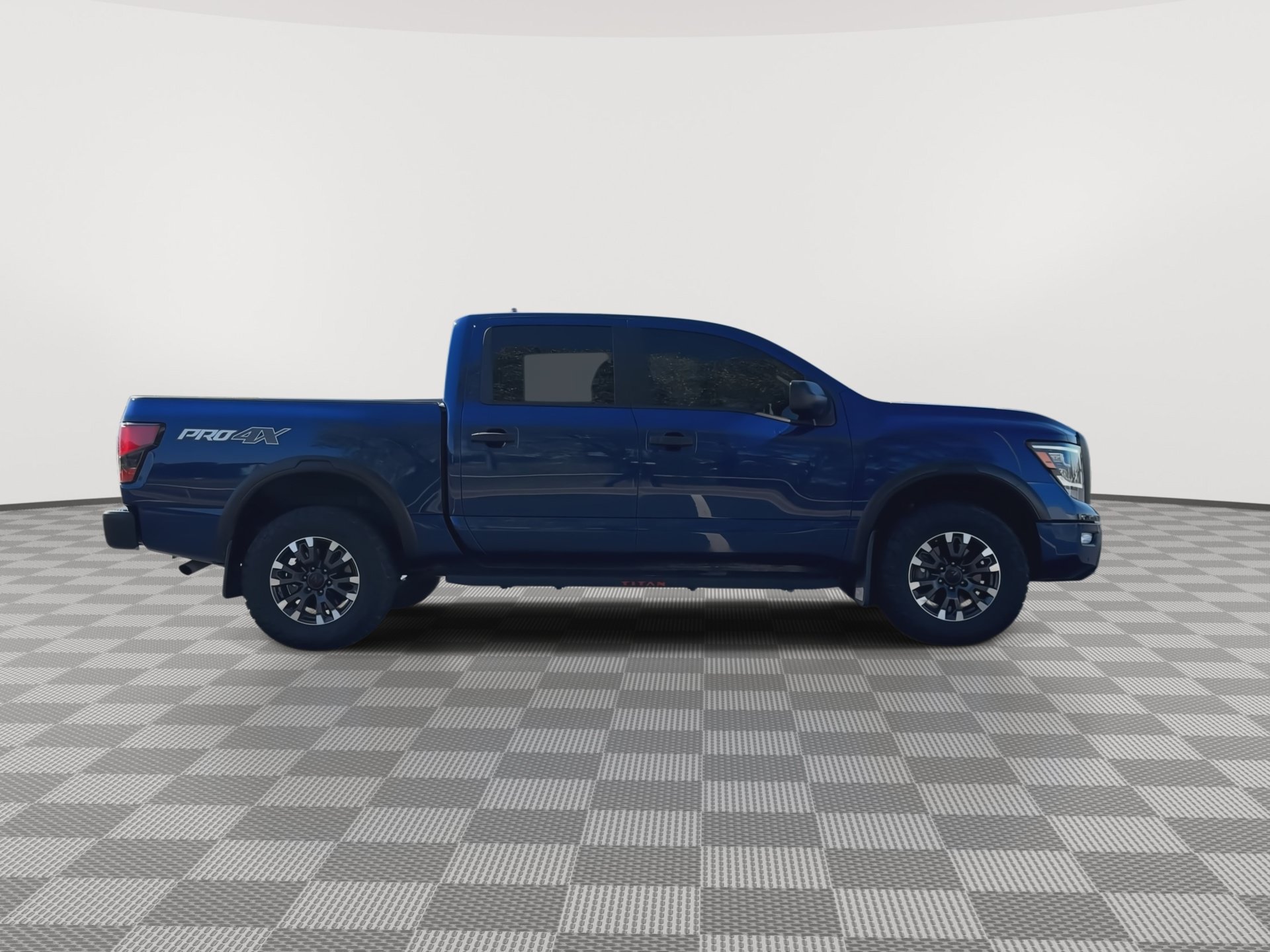 Used 2024 Nissan Titan PRO-4X w/ Pro-4x Utility Package AWD/4WD image 9