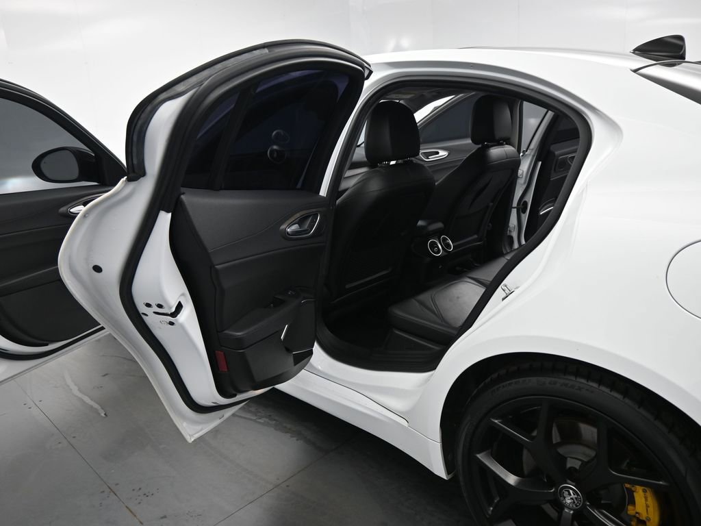 Used 2021 Alfa Romeo Giulia Ti w/ Nero Edizione image 19