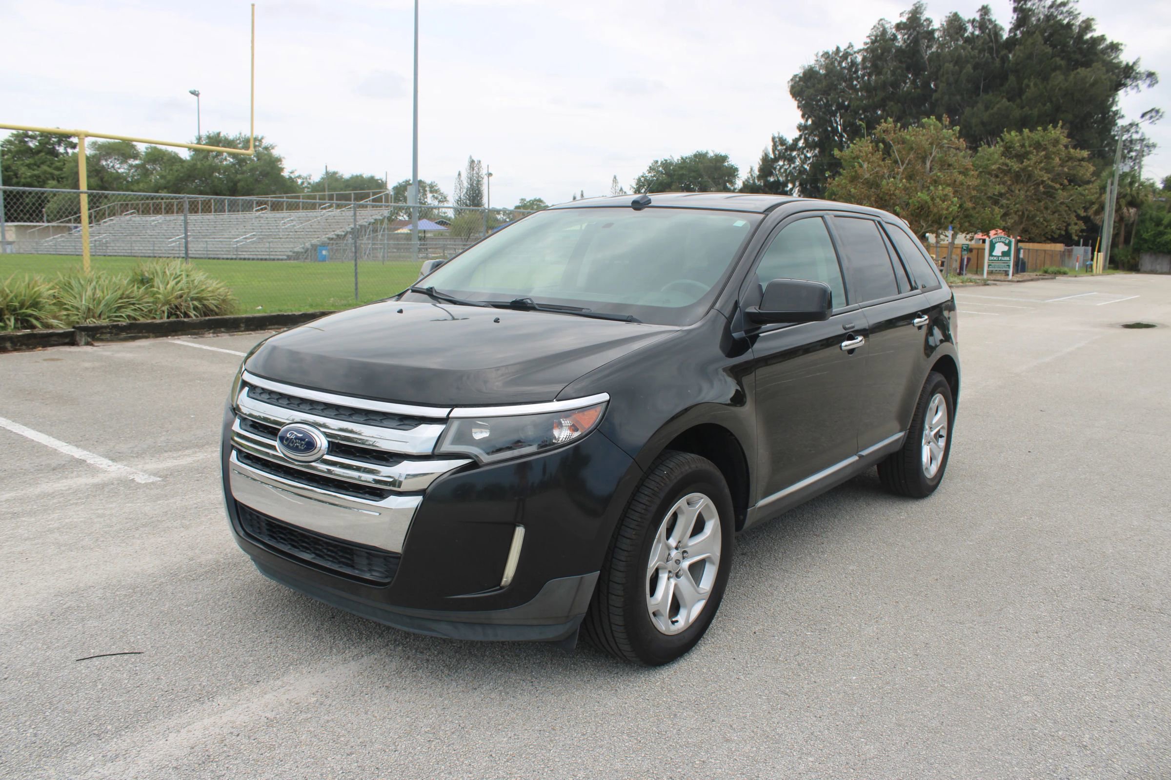 Used 2011 Ford Edge SEL FWD image 2