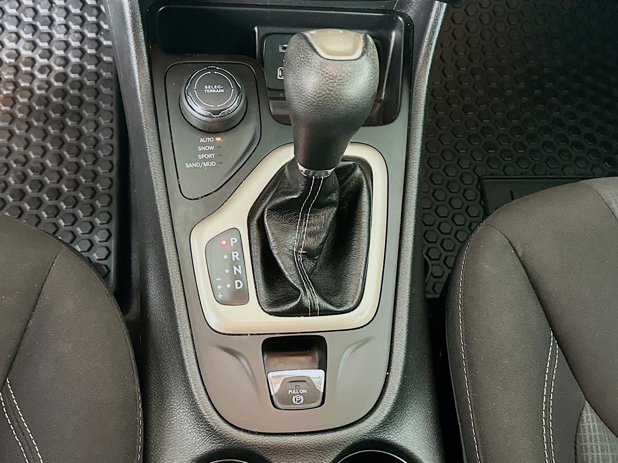 Used 2017 Jeep Cherokee Latitude w/ Cold Weather Group image 23