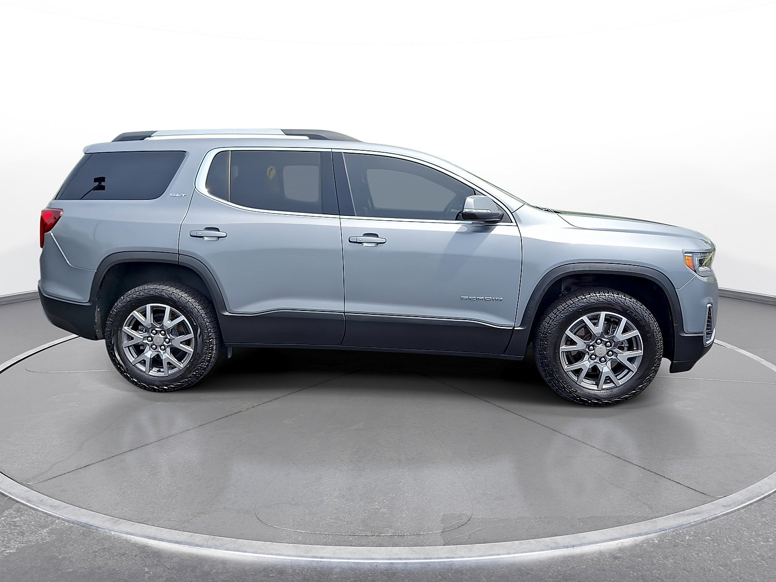 Used 2023 GMC Acadia SLT w/ LPO, Floor Liner Package FWD image 9