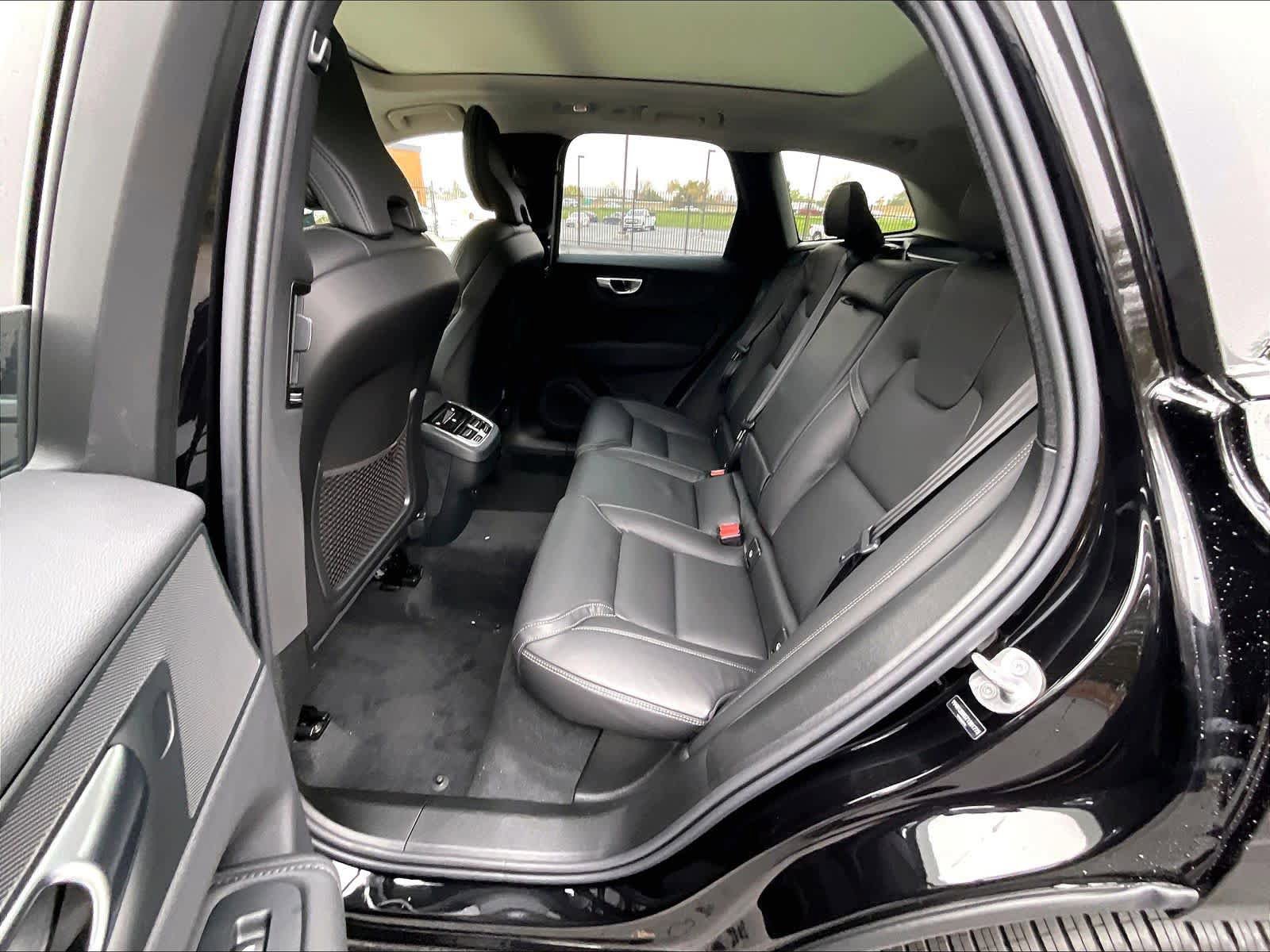 New 2026 Volvo XC60 B5 Ultra w/ Climate Package AWD/4WD image 12
