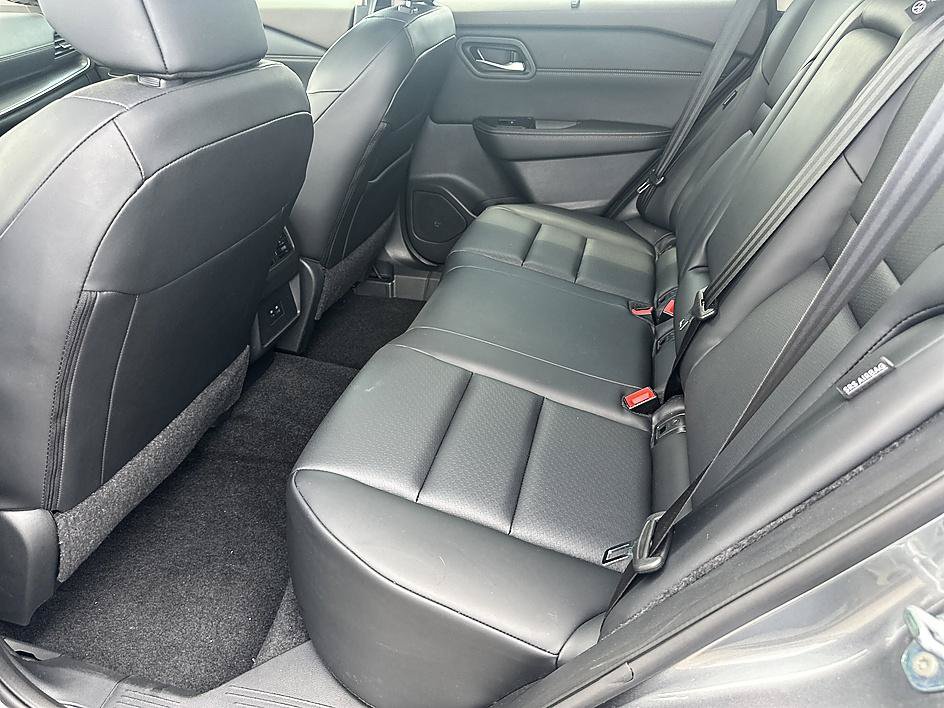 Used 2023 Nissan Rogue SV w/ SV Premium B Package FWD image 14