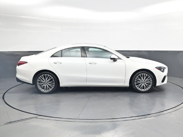 Used 2025 Mercedes-Benz CLA 250 image 3
