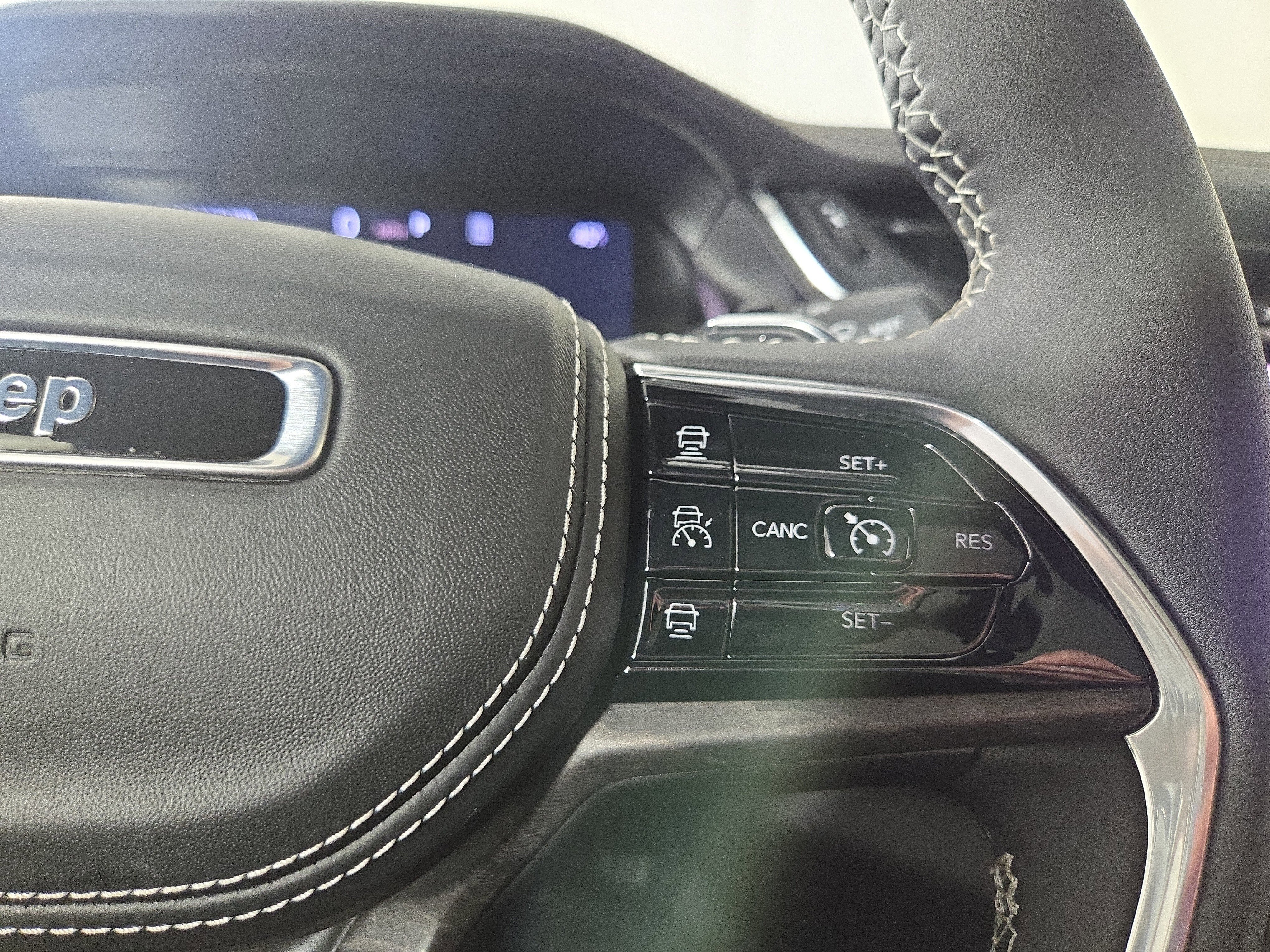 Certified 2025 Jeep Grand Cherokee Overland image 17