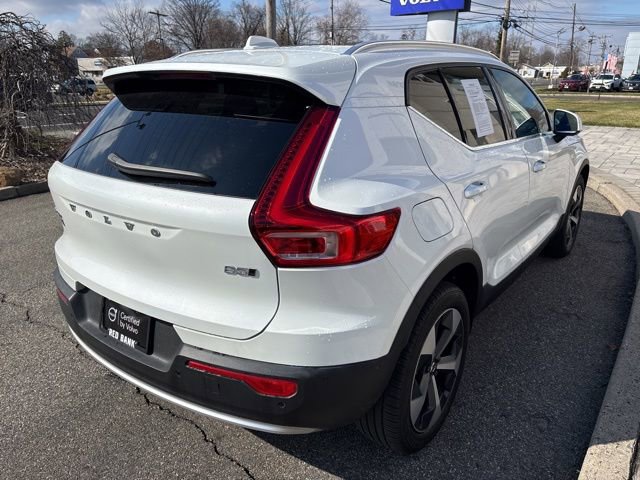 Used 2025 Volvo XC40 B5 Plus image 5