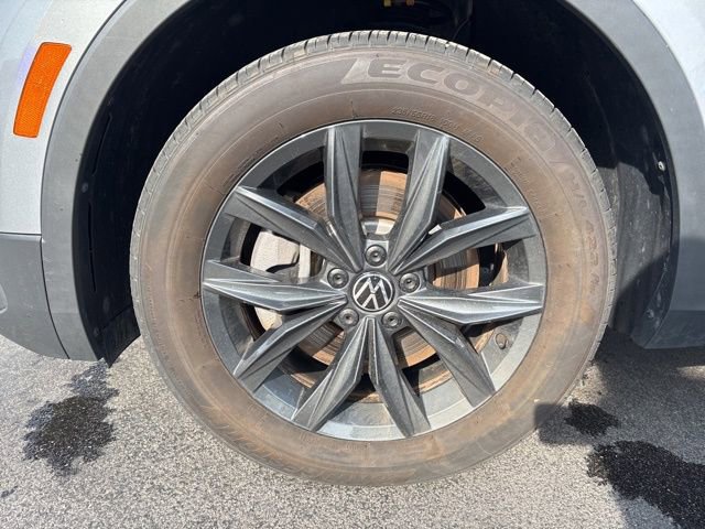 Used 2024 Volkswagen Tiguan SE image 33