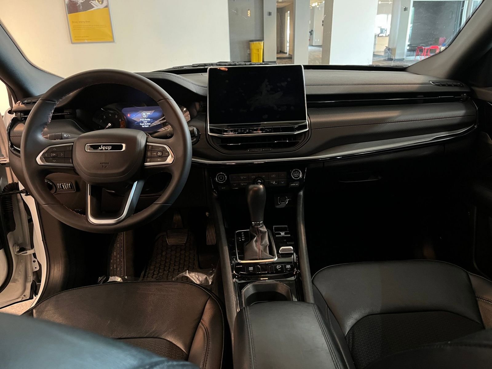 Used 2025 Jeep Compass Trailhawk AWD/4WD image 33