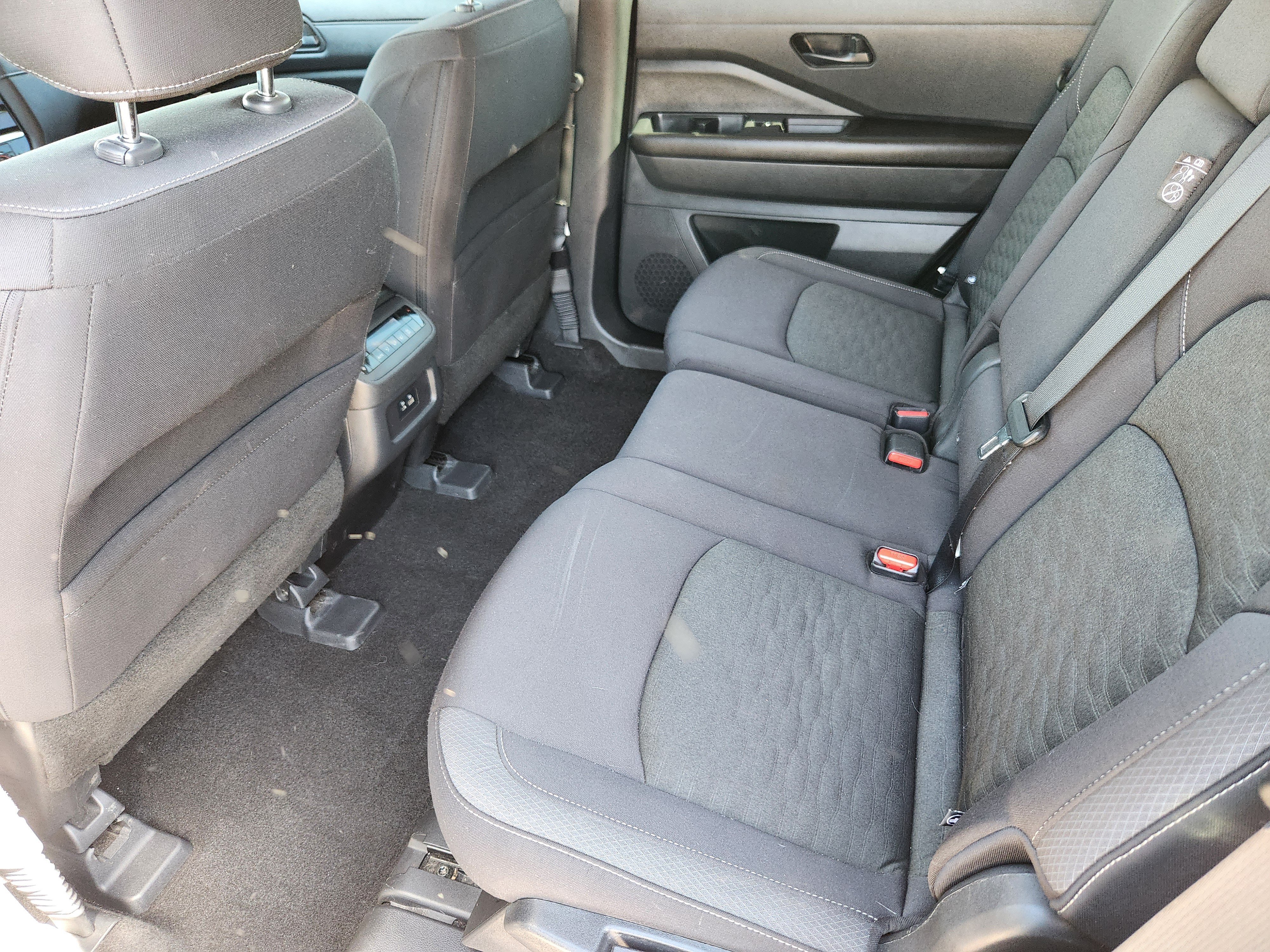 Used 2024 Nissan Pathfinder SV AWD/4WD image 17