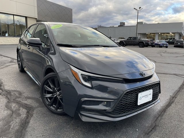 Used 2023 Toyota Corolla SE image 3