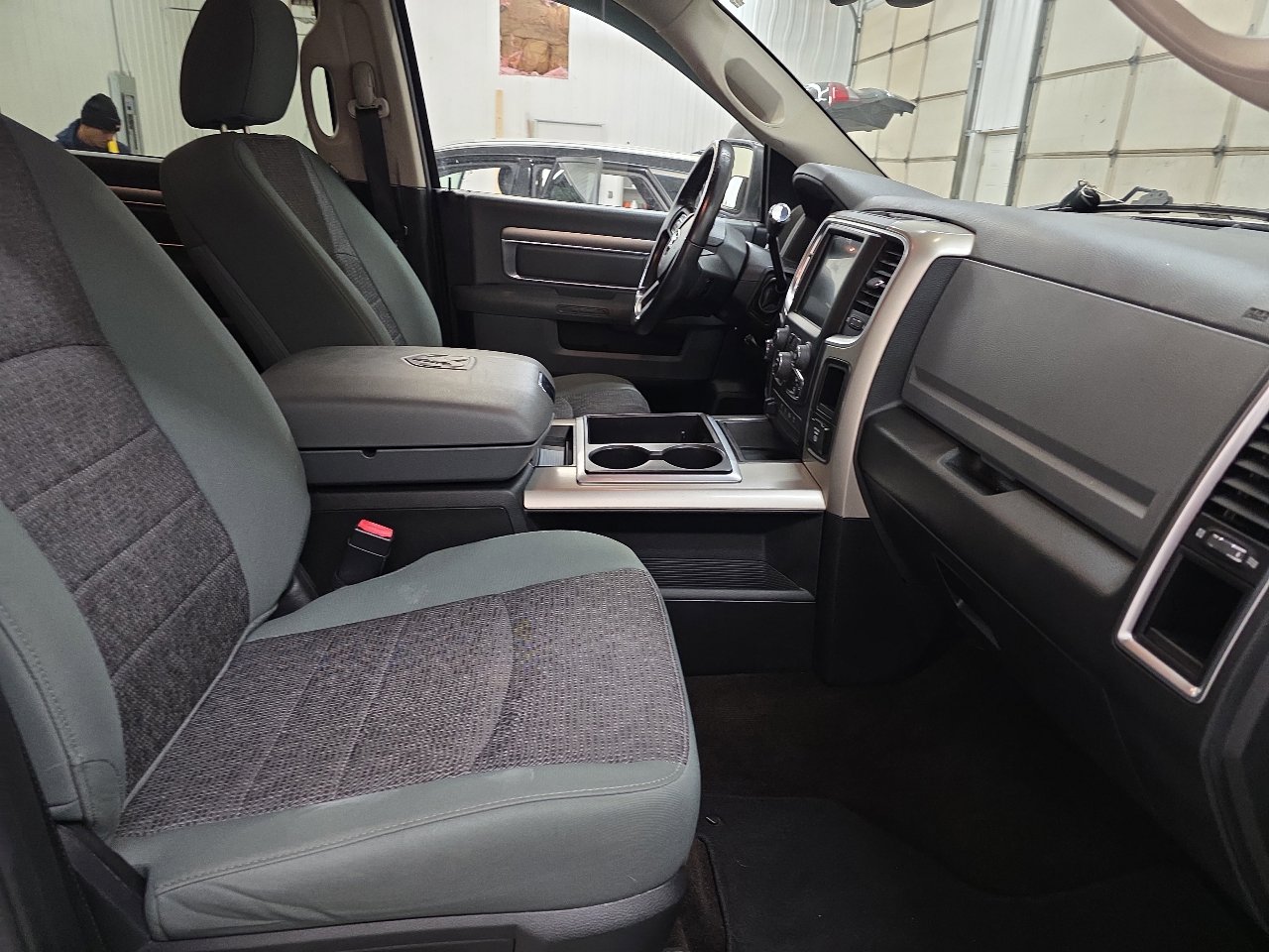 Used 2015 RAM 2500 SLT w/ Luxury Group image 34