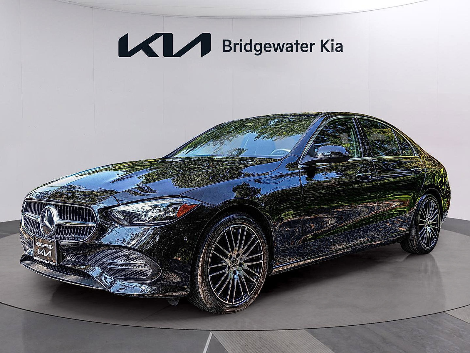 Used 2025 Mercedes-Benz C 300 4MATIC Sedan image 3