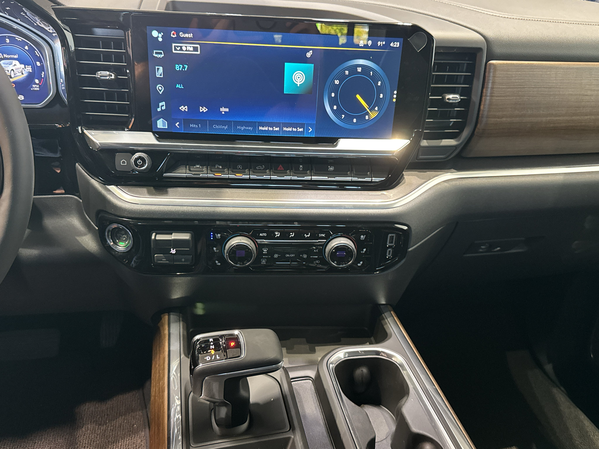 New 2026 Chevrolet Silverado 1500 High Country w/ Technology Package AWD/4WD image 32