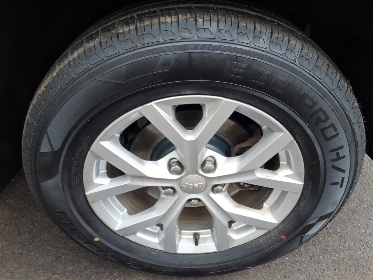 Used 2023 Jeep Grand Cherokee Limited w/ Luxury Tech Group II image 10