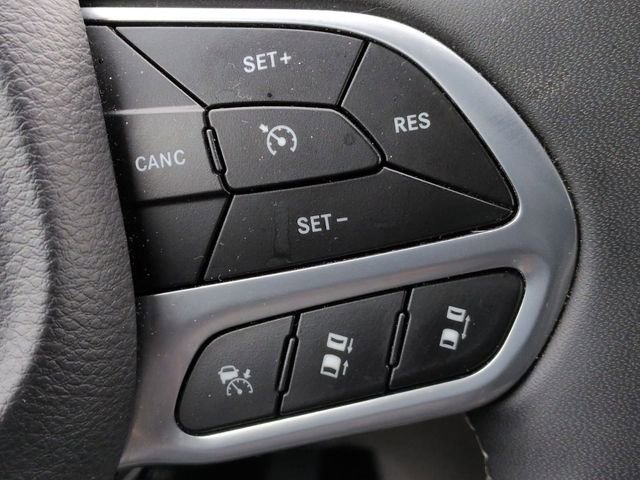 Used 2024 Chrysler Pacifica Touring-L image 19