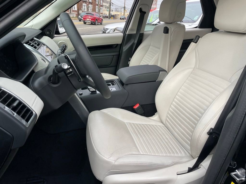 Used 2025 Land Rover Discovery S AWD/4WD image 6