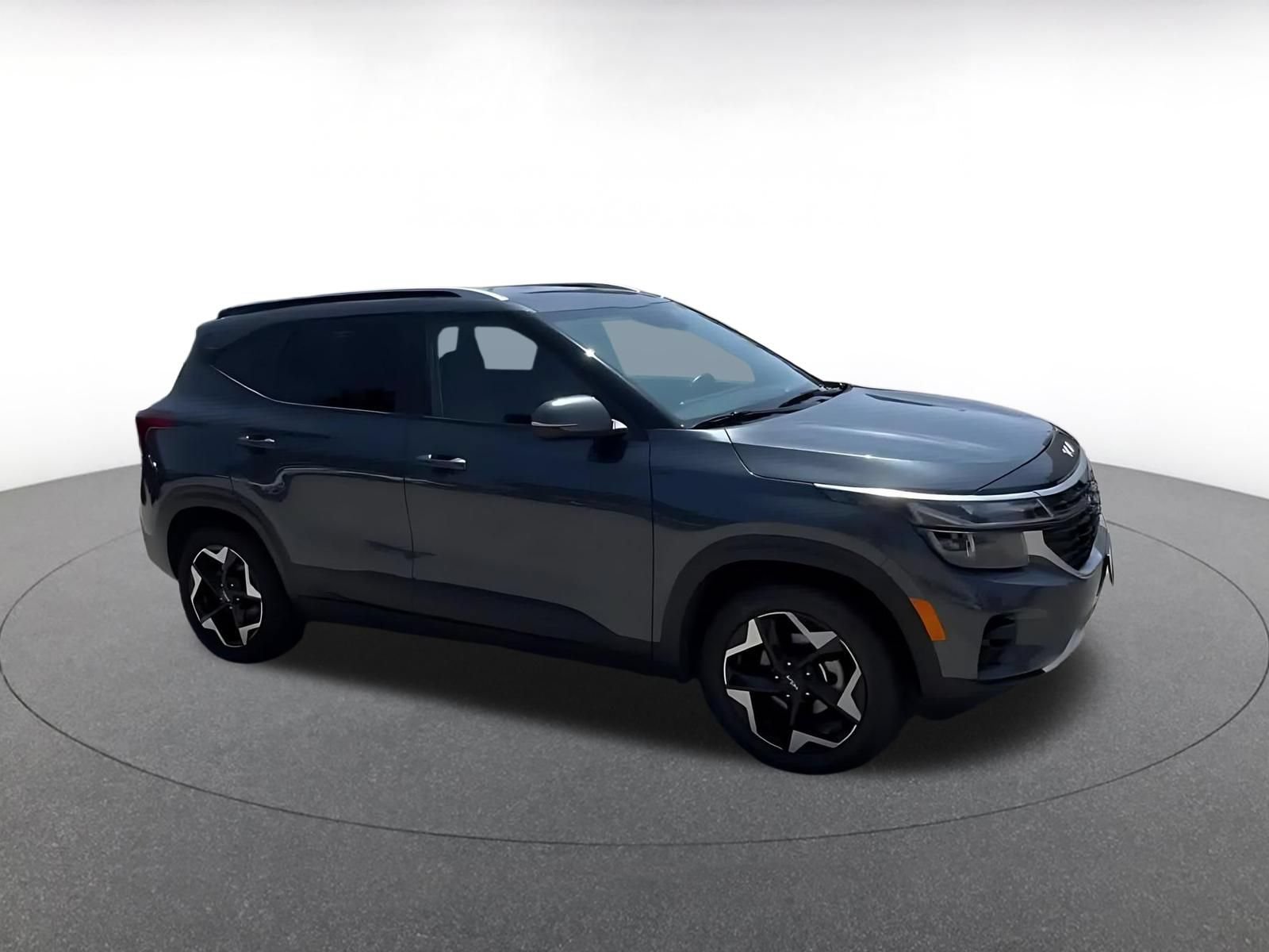 Used 2025 Kia Seltos S FWD image 2