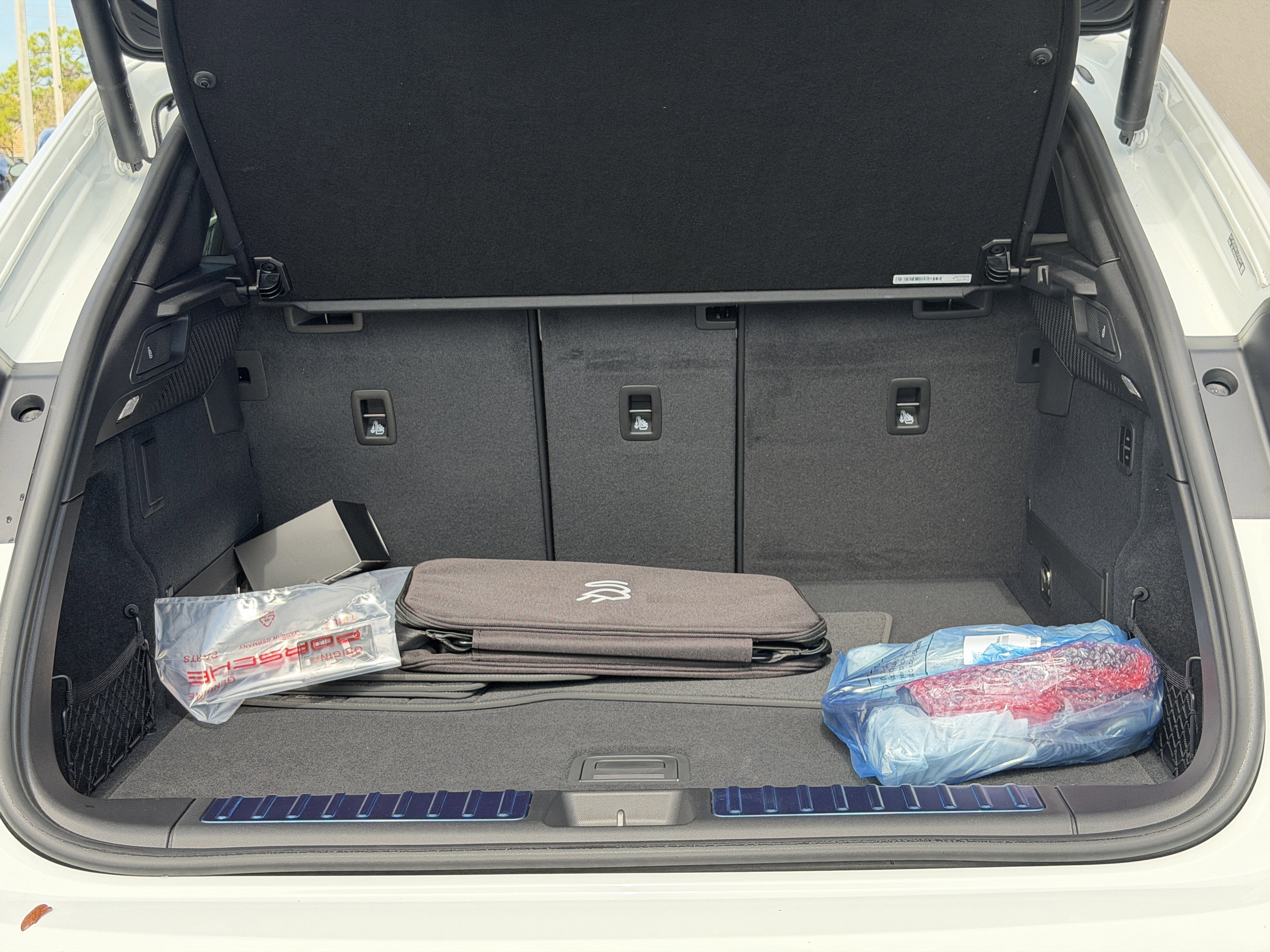 New 2026 Porsche Macan Turbo Electric image 14