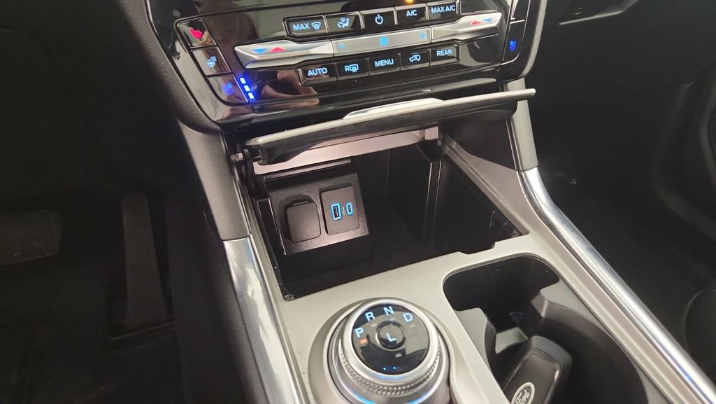 Used 2022 Ford Explorer Limited w/ Equipment Group 301A AWD/4WD image 19