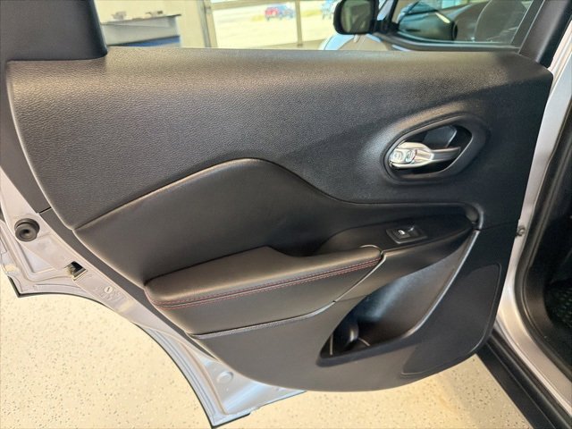 Used 2022 Jeep Cherokee Trailhawk w/ Comfort/Convenience Group image 38