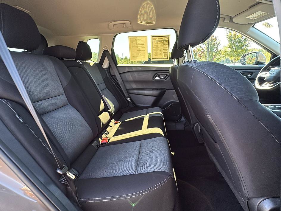 Certified 2025 Nissan Rogue SV FWD image 23