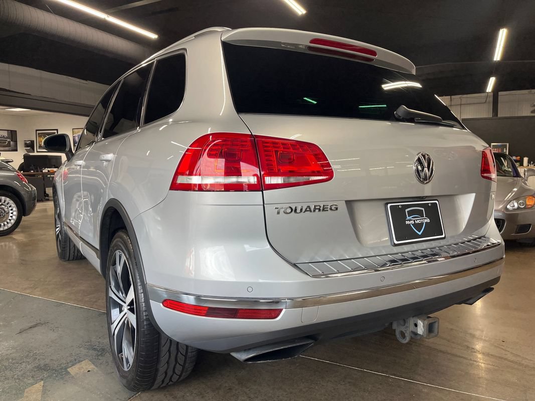 Used 2017 Volkswagen Touareg Wolfsburg Edition AWD/4WD image 10