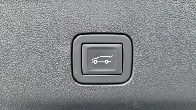 Used 2025 Chevrolet Suburban Premier image 30