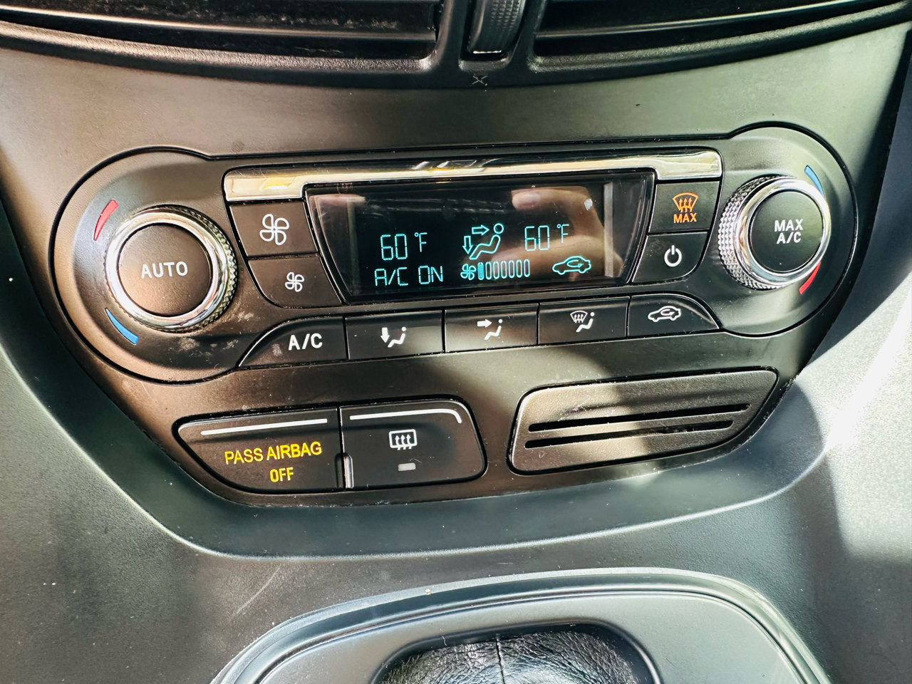 Used 2016 Ford Escape SE w/ SE Leather Comfort Package image 16