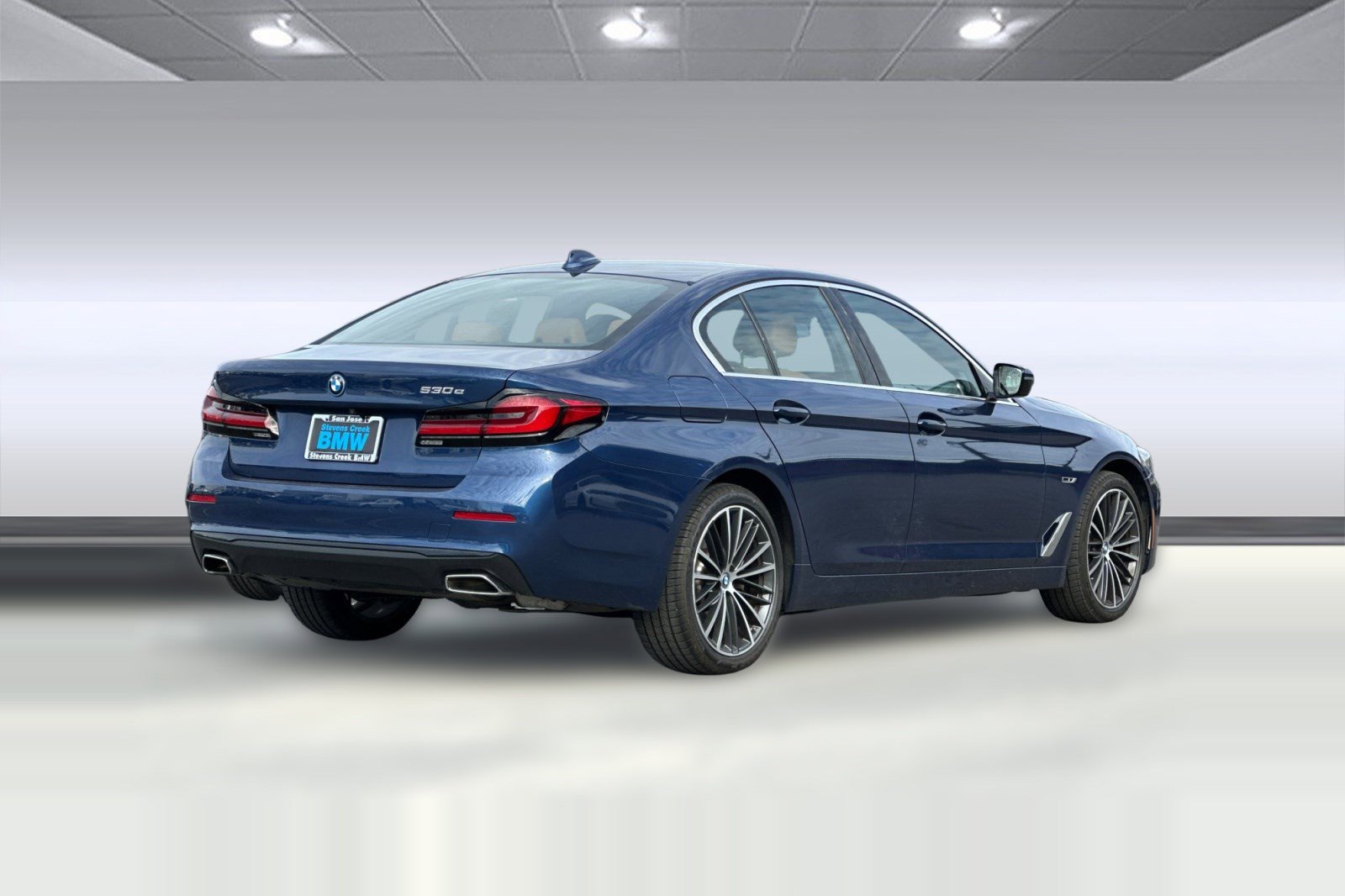 Used 2023 BMW 530e w/ Premium Package image 8
