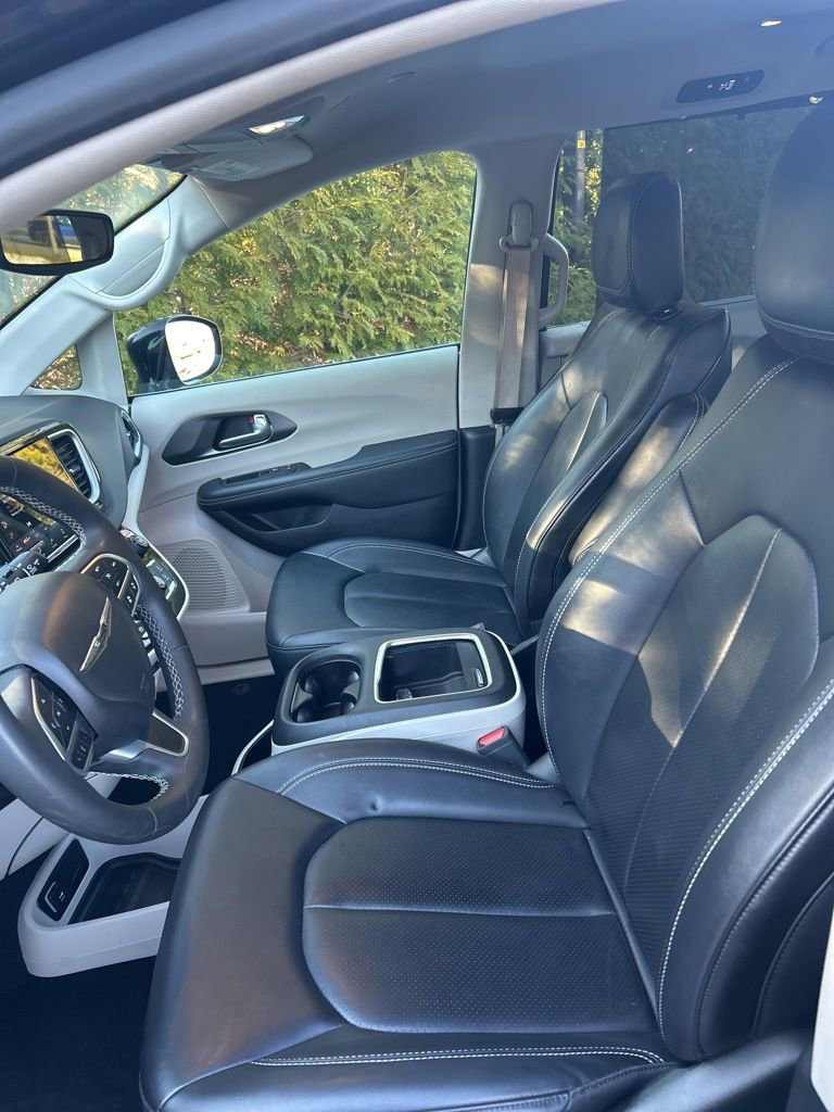 Used 2024 Chrysler Pacifica Touring-L image 23