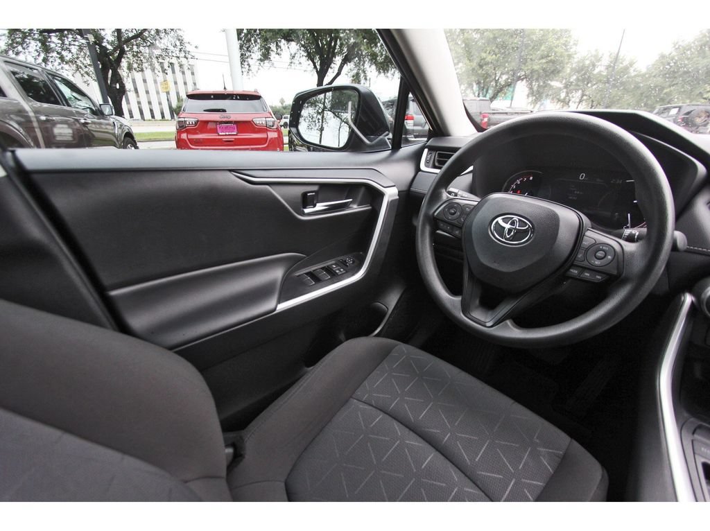 Used 2024 Toyota RAV4 XLE w/ Convenience Package FWD image 9