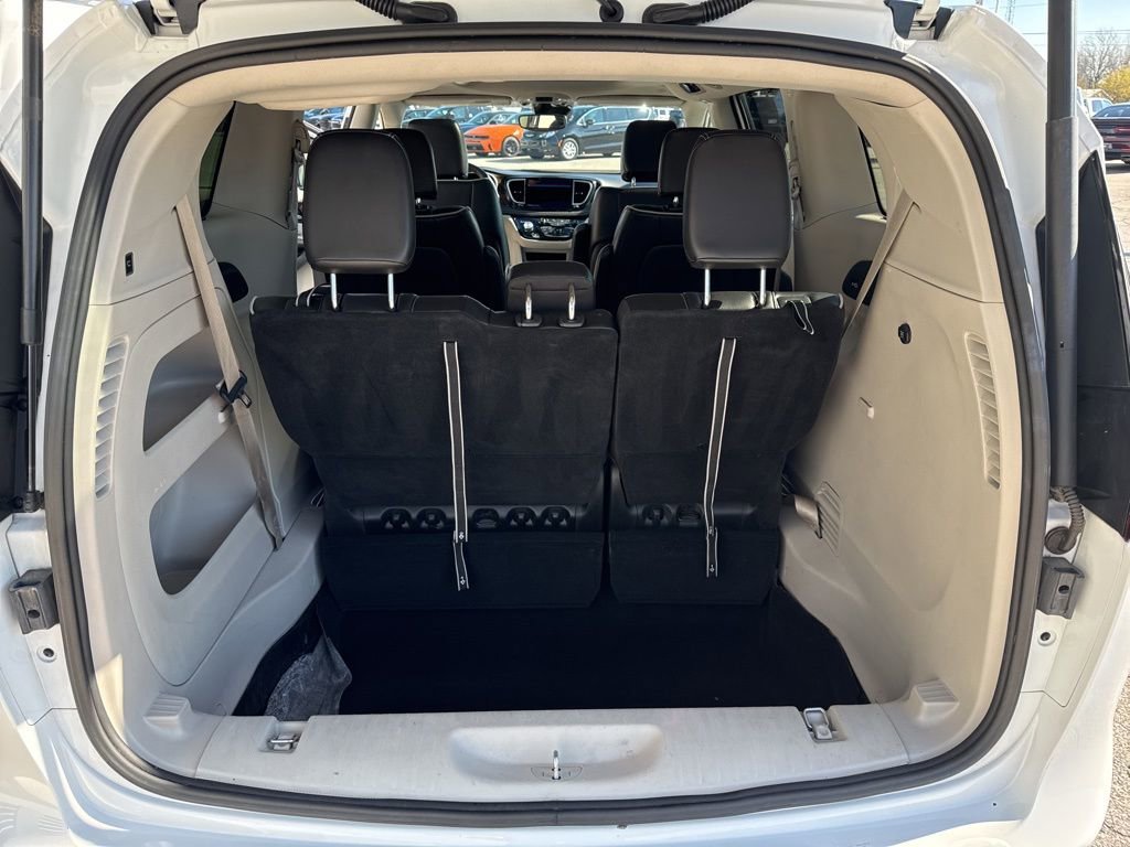 Used 2023 Chrysler Pacifica Limited image 35