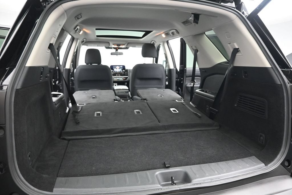 Used 2025 Nissan Pathfinder SV w/ SV Premium Package AWD/4WD image 26