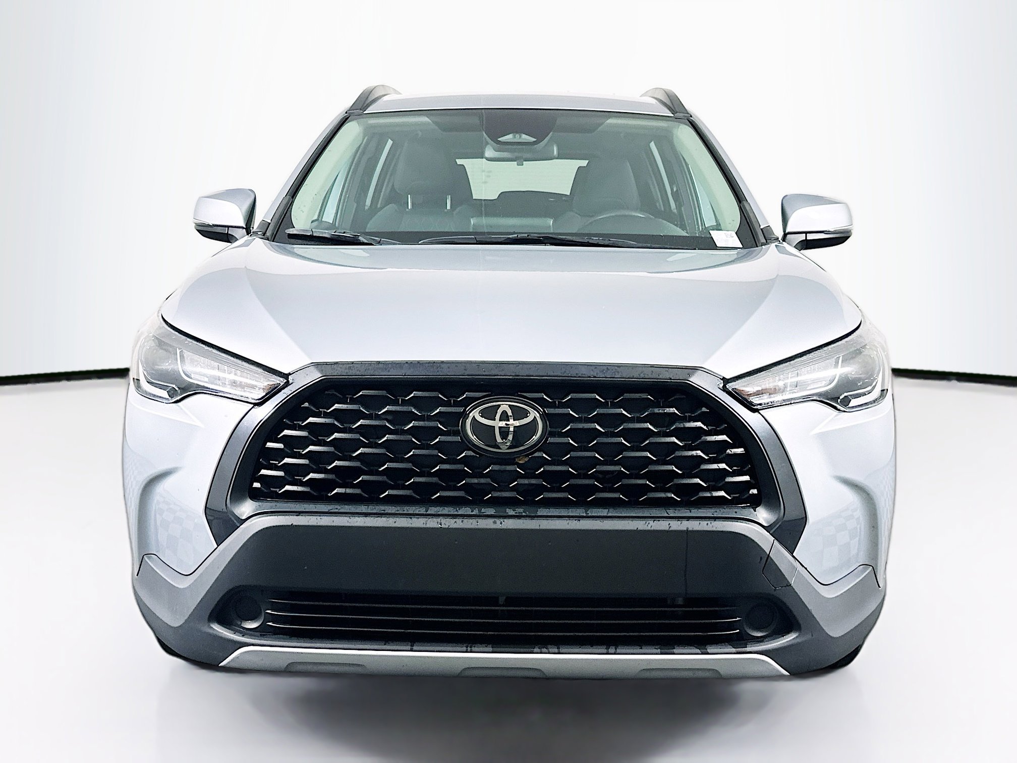 Used 2023 Toyota Corolla Cross LE image 2