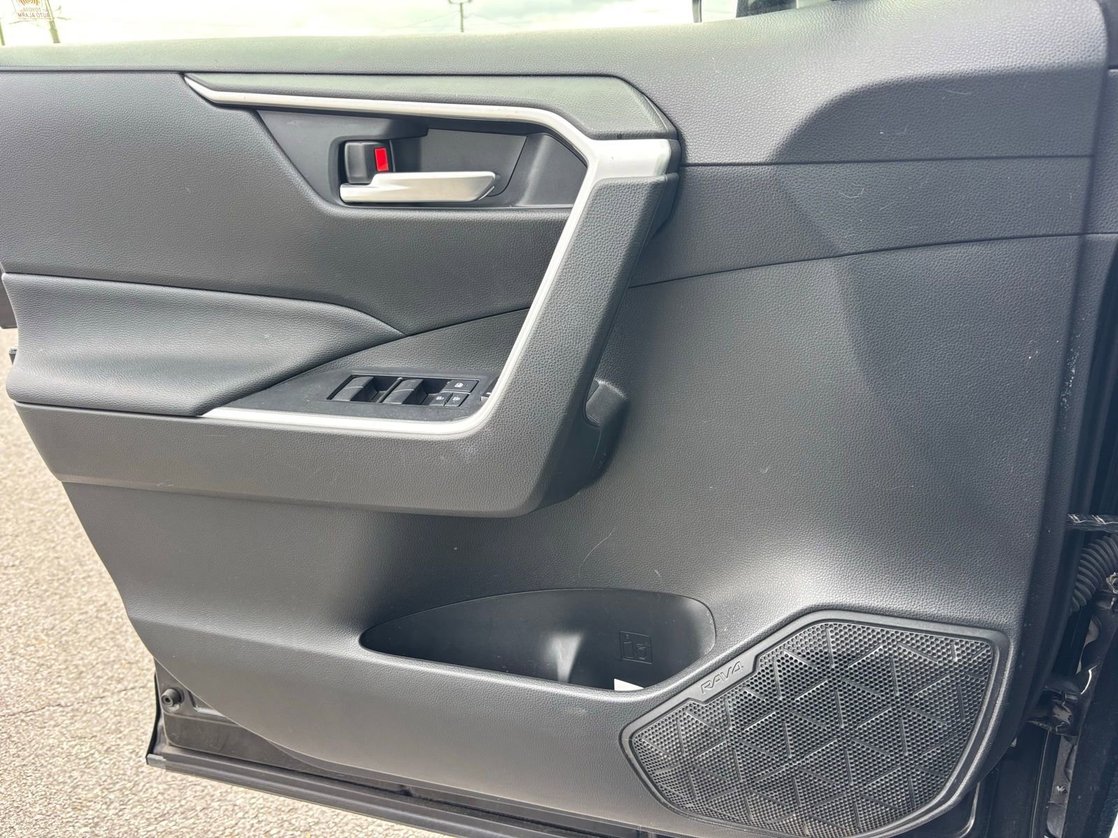 Used 2020 Toyota RAV4 XLE w/ Convenience Package image 12