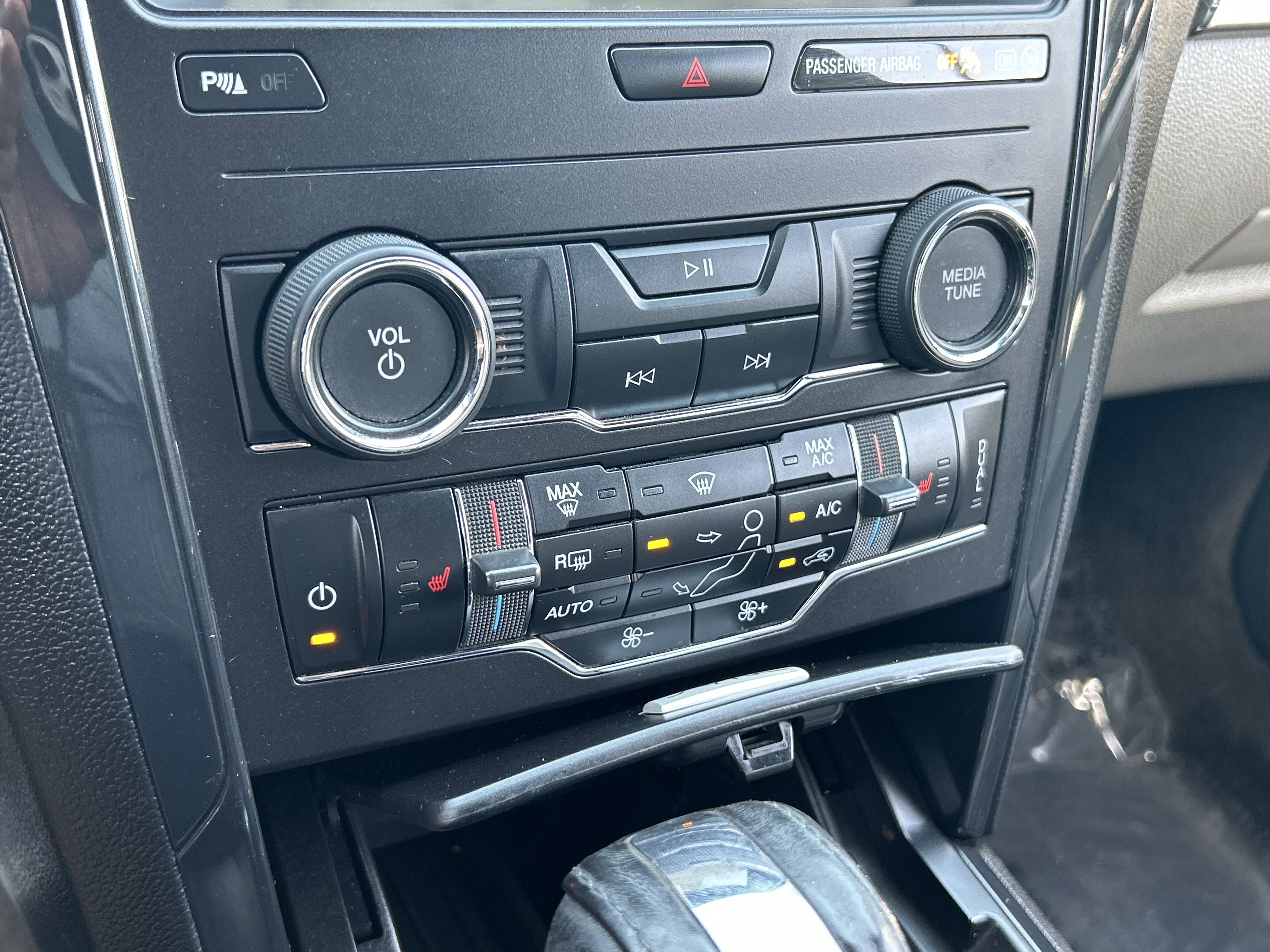 Used 2018 Ford Explorer XLT w/ Equipment Group 201A image 25