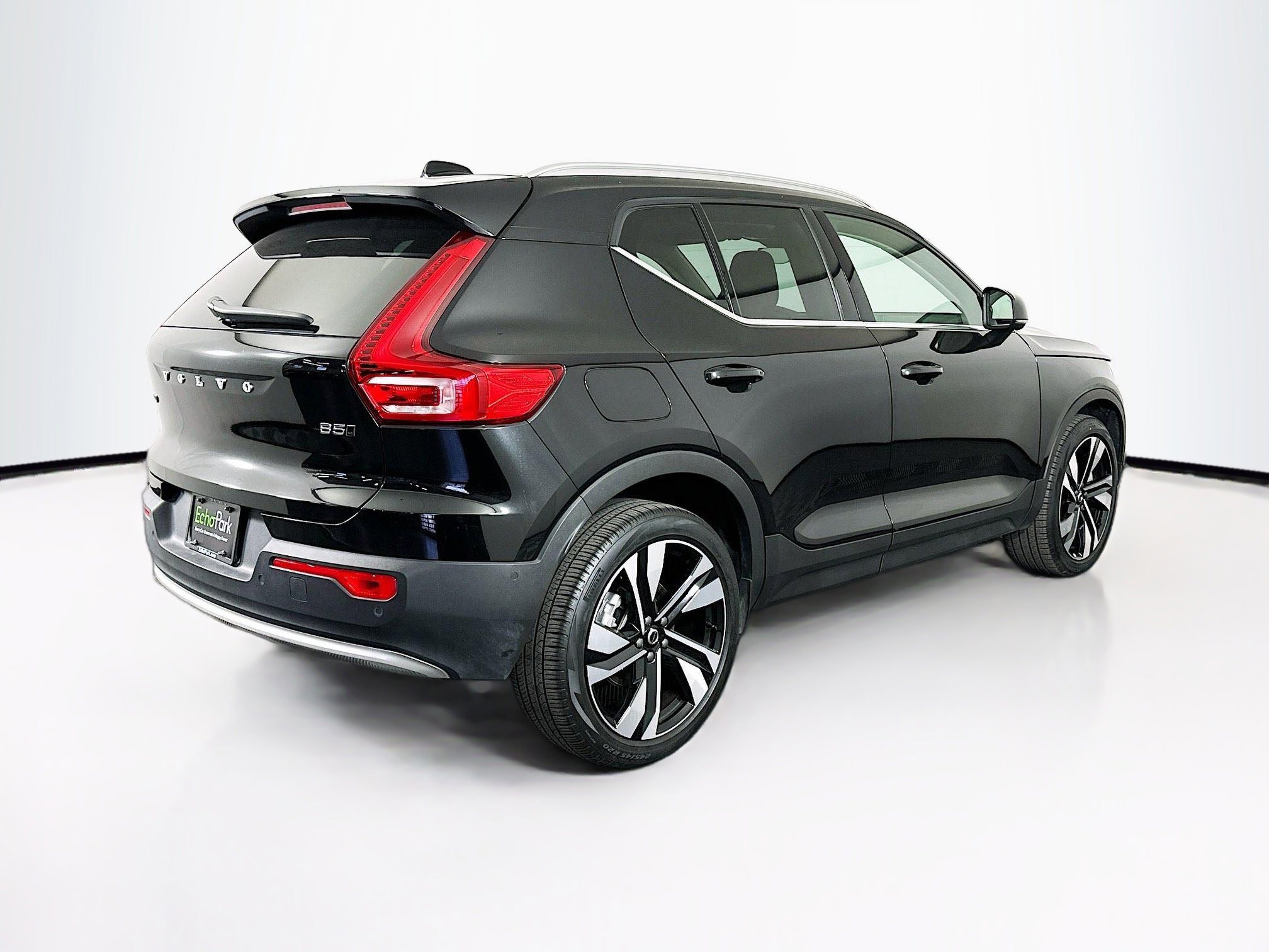 Used 2025 Volvo XC40 B5 Plus AWD/4WD image 9